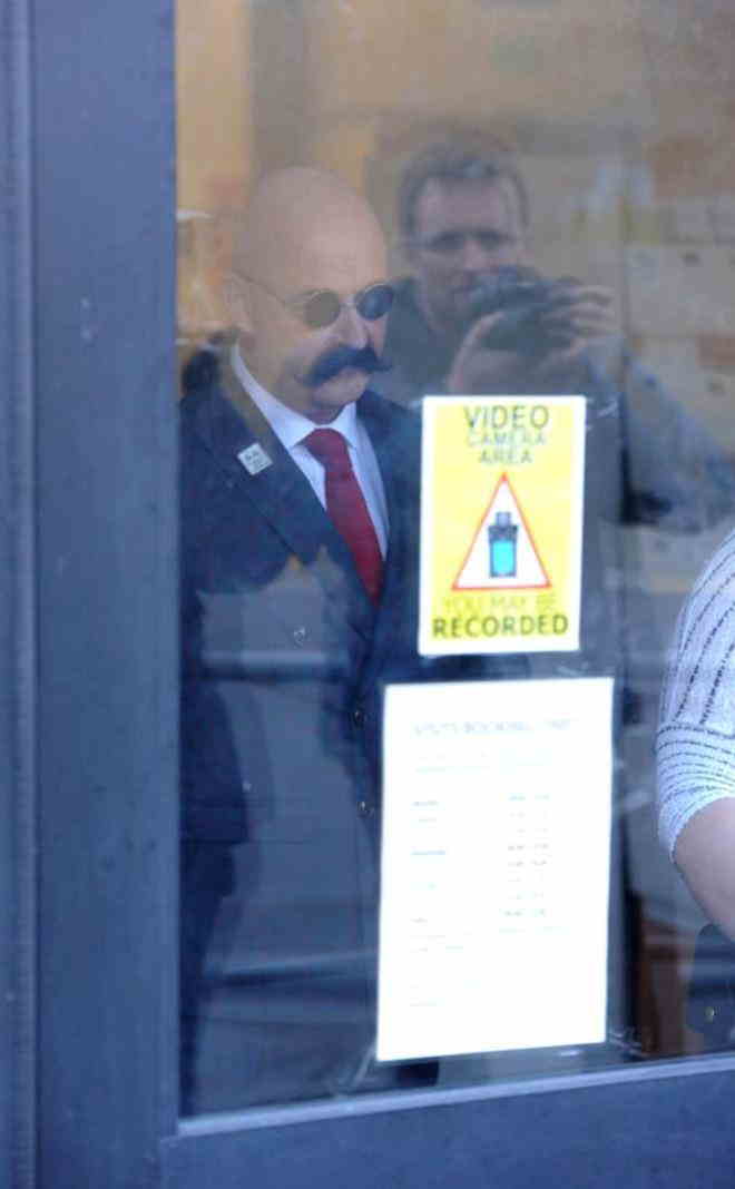 Cinayətkara ərə getmək üçün həbsxanaya gəlinlikdə getdi -  FOTOLAR